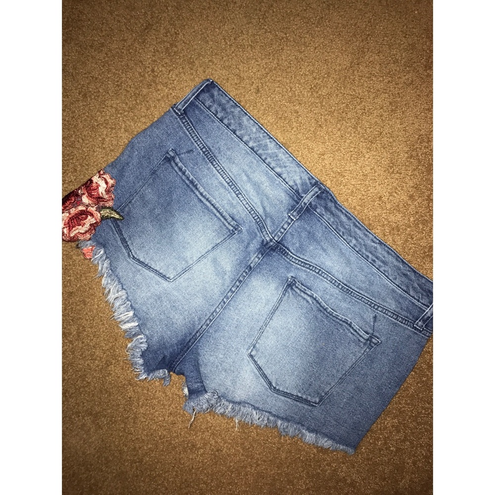 Cut-Off High Rise Shorts - Picture 3 of 4